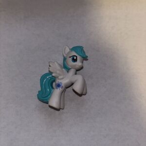 My Little Pony Periwinkle 2" Figure MLP 2010 Hasbro Preowned replacement